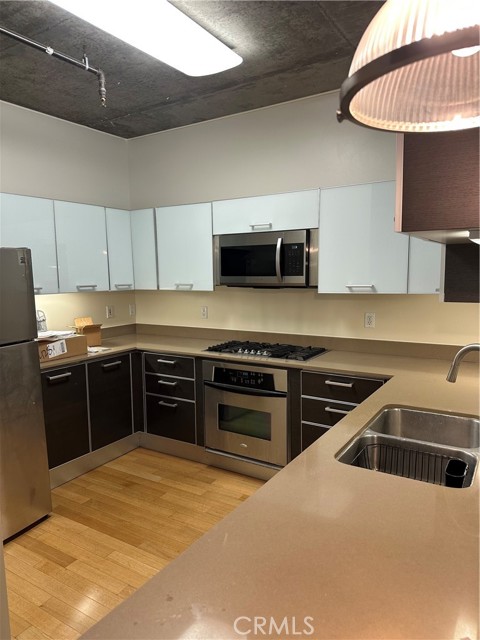 645 W 9th Street, Los Angeles CA: https://media.crmls.org/medias/37d31272-da4e-4d90-8f11-2ca66b2eb3f6.jpg