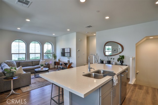 Detail Gallery Image 7 of 54 For 608 White Oaks, Lake Forest,  CA 92610 - 2 Beds | 2/1 Baths