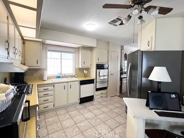 3850 Atlantic Avenue, Highland CA: https://media.crmls.org/medias/37d42681-3a7a-4a52-aa8f-e32326b43f3b.jpg