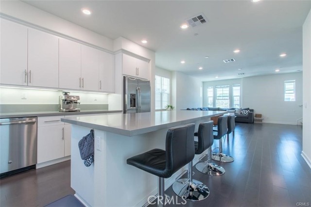 Detail Gallery Image 14 of 49 For 140 Paramount, Irvine,  CA 92618 - 3 Beds | 3/1 Baths