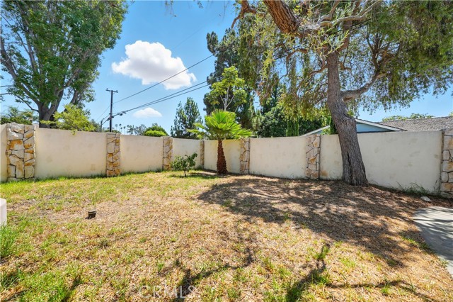 Detail Gallery Image 26 of 31 For 1075 Bryant Rd, Long Beach,  CA 90815 - 3 Beds | 3 Baths