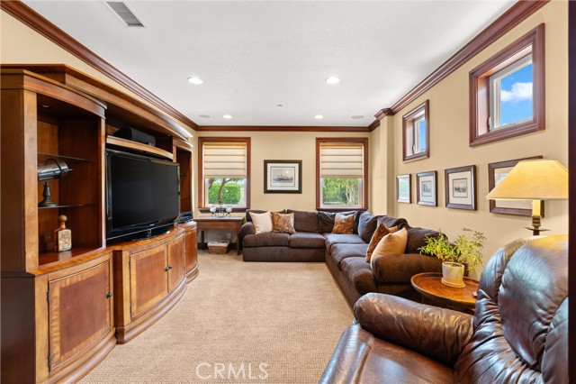 18912 Rockinghorse Lane, Huntington Beach CA: https://media.crmls.org/medias/37d4ac83-2f19-4e35-96b3-8cf7ff672121.jpg