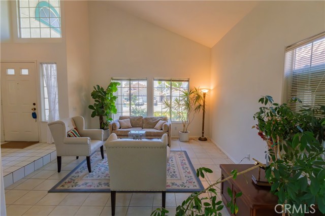13674 Bennington Court, Fontana CA: https://media.crmls.org/medias/37d4d032-32fd-4aa6-9e40-ccd1376fe648.jpg