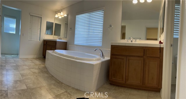 14336 Saline Drive, Eastvale CA: https://media.crmls.org/medias/37d577f5-e569-4725-93c7-59e8132892dd.jpg