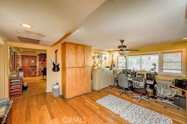 Detail Gallery Image 17 of 47 For 26615 Mountain Park Rd, Canyon Country,  CA 91387 - 3 Beds | 3 Baths