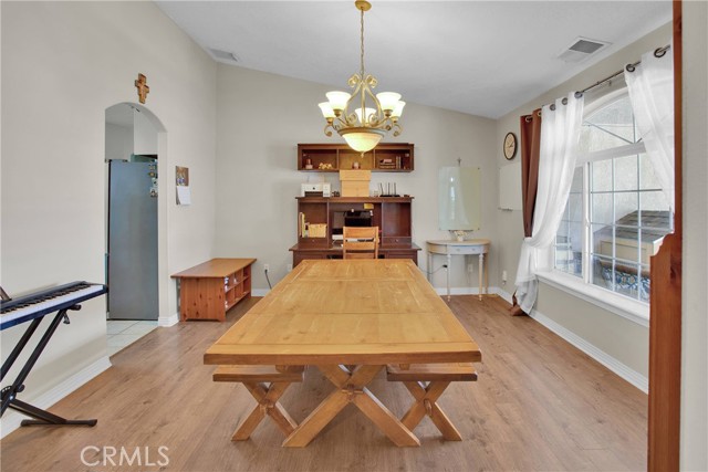 7330 Smoke Tree Road, Phelan CA: https://media.crmls.org/medias/37d6e740-34b6-427a-8b59-4c23cfc5d255.jpg