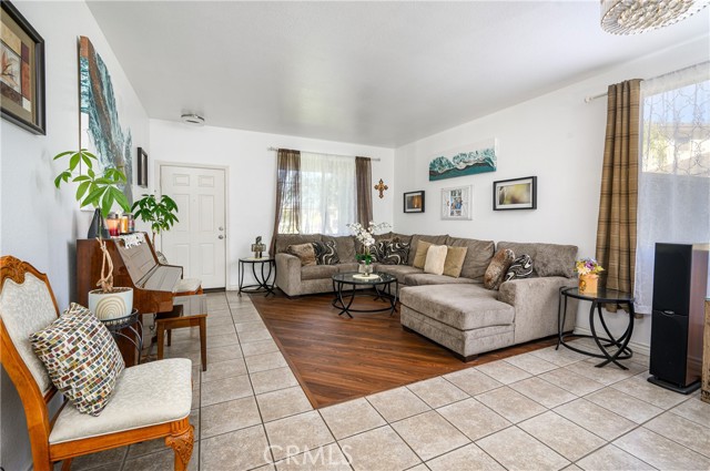 Detail Gallery Image 3 of 30 For 24808 Barito, Hemet,  CA 92544 - 5 Beds | 3 Baths