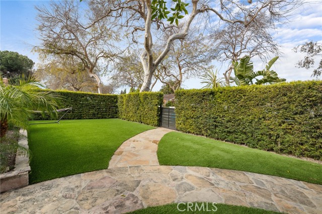 10340 Margate Street, North Hollywood CA: https://media.crmls.org/medias/37d77162-fbef-42eb-84de-28e2e3220bac.jpg