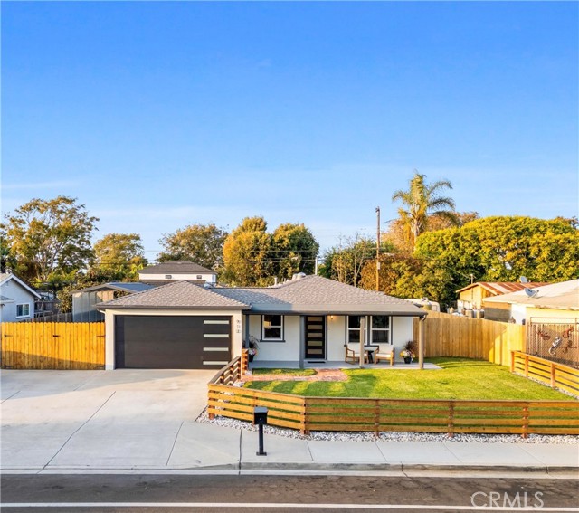 Detail Gallery Image 1 of 38 For 910 W 19th Street, Costa Mesa,  CA 92627 - 3 Beds | 2 Baths