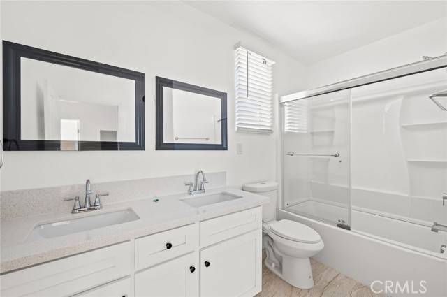 939 E 97th Street, Los Angeles CA: https://media.crmls.org/medias/37d92fc0-73df-4951-822c-a27aaf2f7290.jpg