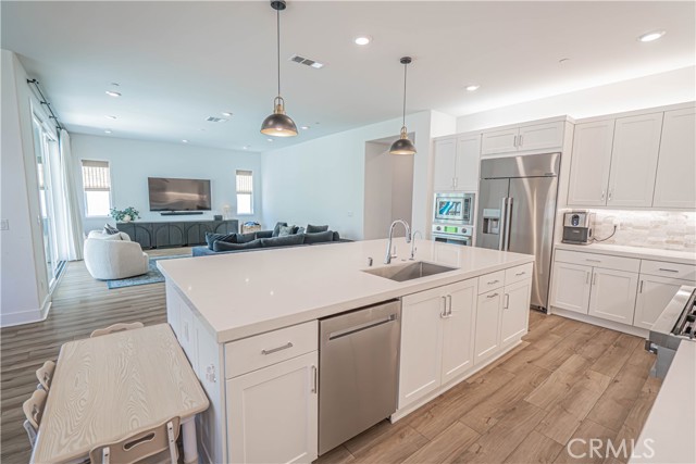 Detail Gallery Image 13 of 58 For 29768 Camino La Perdiz, Valencia,  CA 91354 - 5 Beds | 5 Baths