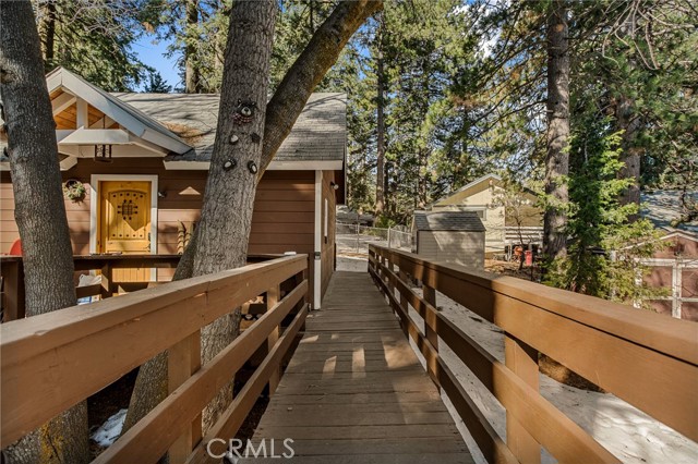 Detail Gallery Image 2 of 29 For 32135 West Dr, Running Springs,  CA 92382 - 2 Beds | 2 Baths