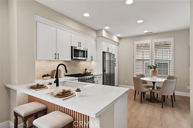 Detail Gallery Image 10 of 59 For 302 Tall Oak, Irvine,  CA 92603 - 3 Beds | 3/1 Baths