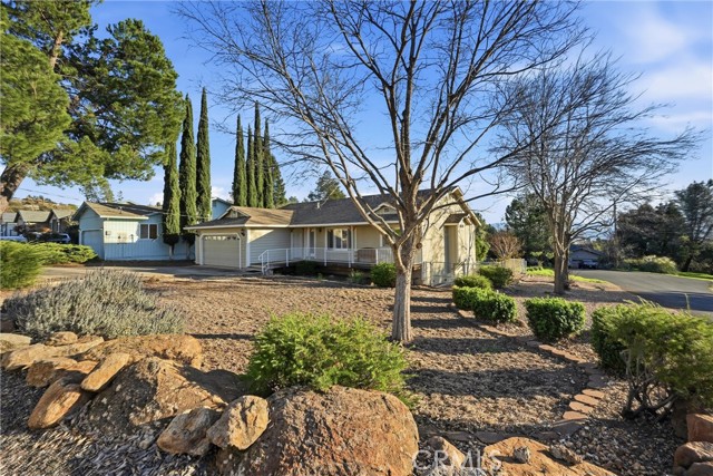 Detail Gallery Image 3 of 30 For 19093 Ravenhill Road, Hidden Valley Lake,  CA 95467 - 3 Beds | 2 Baths