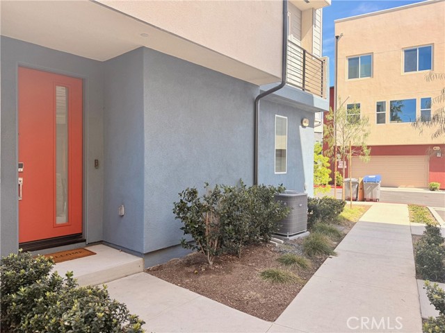 Detail Gallery Image 2 of 32 For 1677 W Lincoln #103,  Anaheim,  CA 92801 - 2 Beds | 2/1 Baths