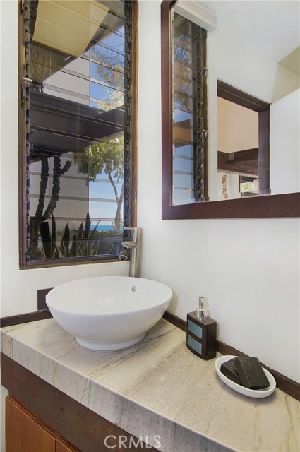 Detail Gallery Image 18 of 52 For 785 Alta Vista, Laguna Beach,  CA 92651 - 3 Beds | 3/1 Baths