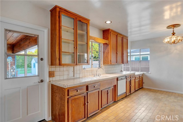 606 N Ohio Street, Anaheim CA: https://media.crmls.org/medias/37dcb318-8f67-48a5-a5b6-ef7507bee8a3.jpg