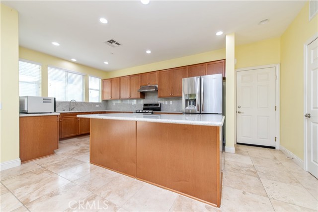 7271 Enclave Drive, Eastvale CA: https://media.crmls.org/medias/37dd4498-5ac0-45a2-9ee5-0a3c55d3f366.jpg