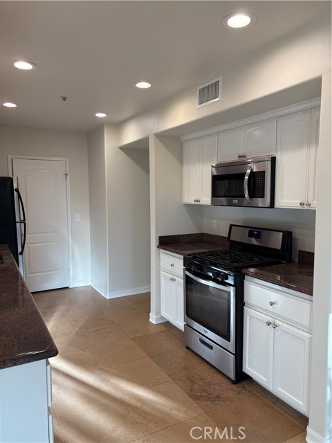 Detail Gallery Image 13 of 32 For 10207 Mountair Ave #105,  Tujunga,  CA 91042 - 3 Beds | 2/1 Baths