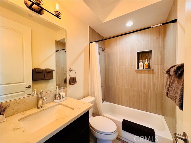 Detail Gallery Image 9 of 35 For 118 N Allen Ave #5,  Pasadena,  CA 91106 - 3 Beds | 3 Baths