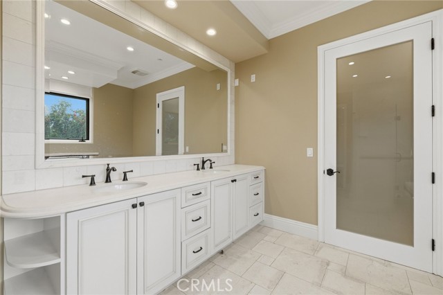 Detail Gallery Image 16 of 21 For 5667 Lubao St, Woodland Hills,  CA 91367 - 4 Beds | 5 Baths