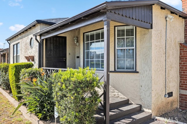 Detail Gallery Image 3 of 38 For 2027 W 93rd, Los Angeles,  CA 90047 - 3 Beds | 3 Baths