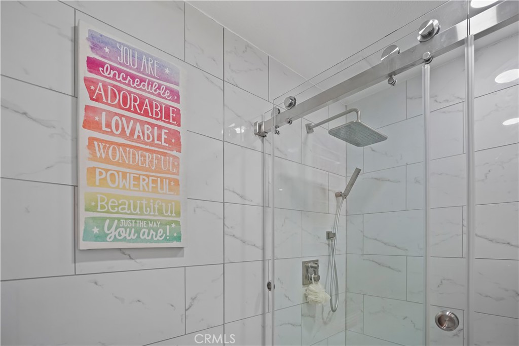 https://media.crmls.org/medias/37de15b1-9249-477c-aa63-681f6737cae8.jpg?preset=X-Large