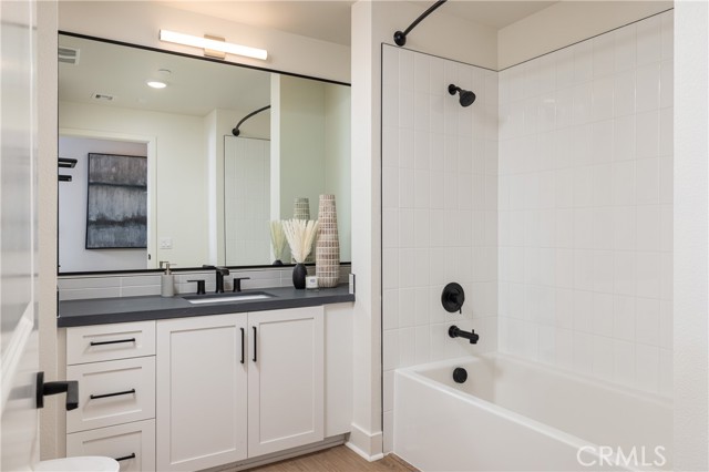 Detail Gallery Image 12 of 19 For 414 Main St #320,  Huntington Beach,  CA 92648 - 2 Beds | 2 Baths