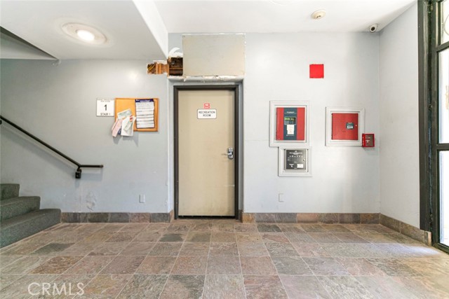 10894 Olinda Street, Sun Valley CA: https://media.crmls.org/medias/37de6951-7777-455e-874f-6c6637ed55f2.jpg