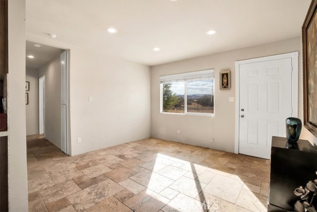 Detail Gallery Image 3 of 33 For 2467 Sand Dr, Landers,  CA 92285 - 3 Beds | 1 Baths