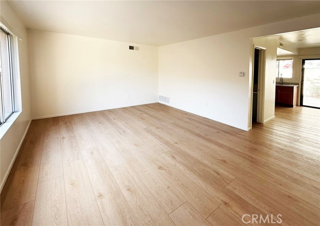 Detail Gallery Image 4 of 37 For 18301 Patterson Lane #3,  Huntington Beach,  CA 92646 - 2 Beds | 1/1 Baths