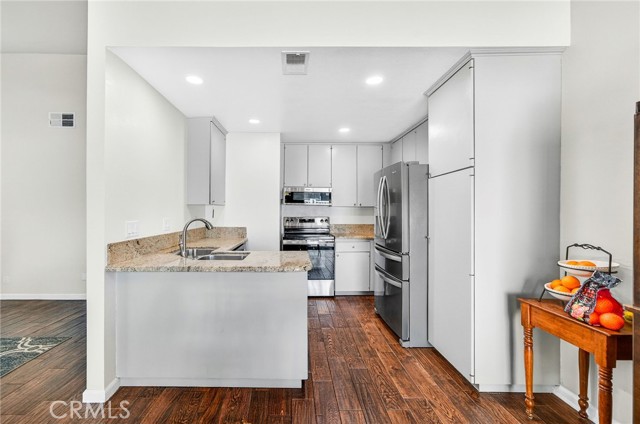 Detail Gallery Image 12 of 28 For 381 Roundtree Glen, Escondido,  CA 92026 - 2 Beds | 1 Baths