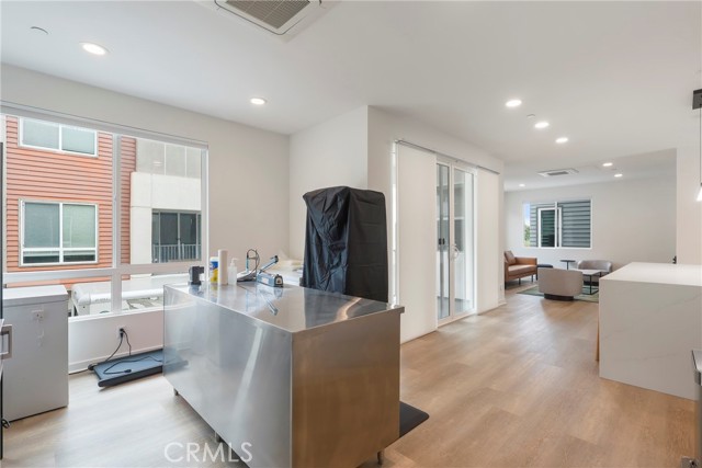 Detail Gallery Image 12 of 34 For 809 Brickyard Ln, Costa Mesa,  CA 92627 - 2 Beds | 2/2 Baths