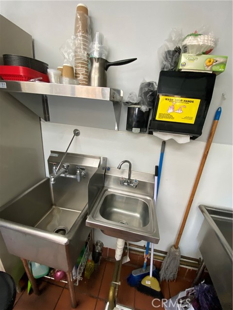 20301 Ventura Boulevard, Woodland Hills CA: https://media.crmls.org/medias/37e2884b-b355-46f2-a716-07ac7d68e955.jpg