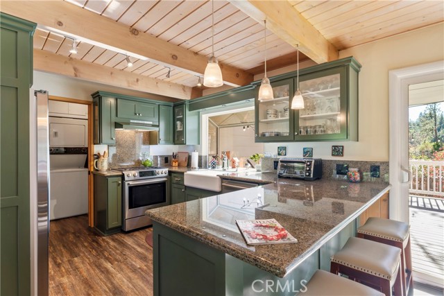 Detail Gallery Image 14 of 68 For 27685 High Knoll Rd., Lake Arrowhead,  CA 92352 - 4 Beds | 4 Baths