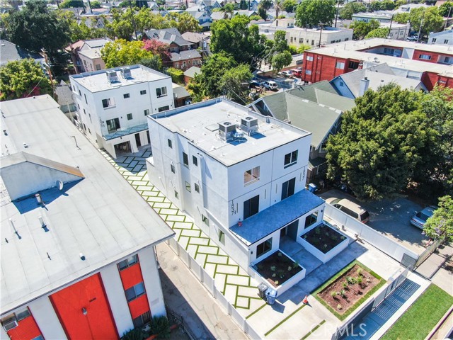 Detail Gallery Image 8 of 9 For 1839 S Gramery Pl #1837,  Los Angeles,  CA 90019 - 4 Beds | 4/1 Baths