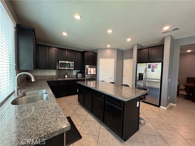 4062 Running Oak Lane, San Bernardino CA: https://media.crmls.org/medias/37e4ff19-0b9a-4167-b603-f984900b6456.jpg