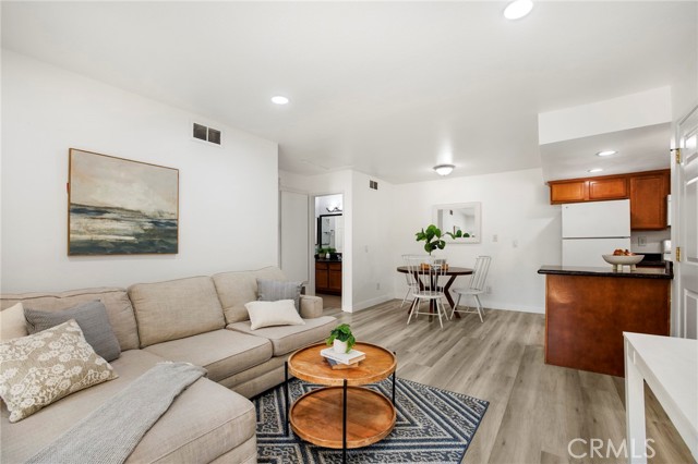 Detail Gallery Image 5 of 21 For 1140 W Blaine St #202,  Riverside,  CA 92507 - 1 Beds | 1 Baths