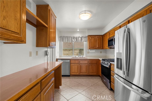 25530 Meadow Mont Street, Valencia CA: https://media.crmls.org/medias/37e609fd-dfa7-4343-b7ce-5c96979c204c.jpg