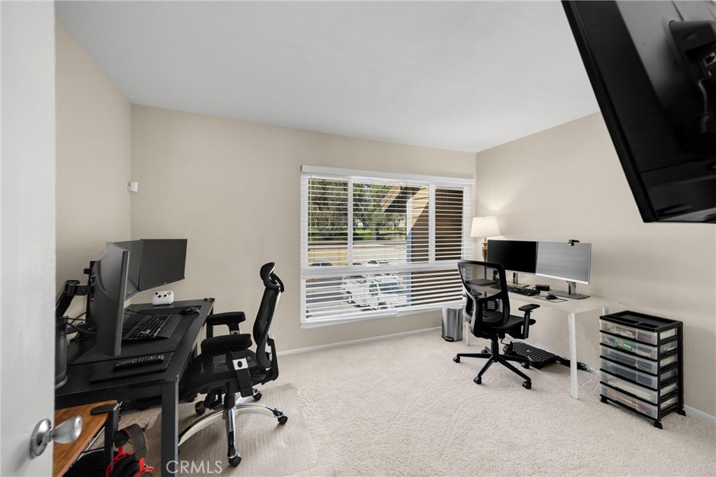 37e64a05 86ac 47e5 9351 00c7a4d63272