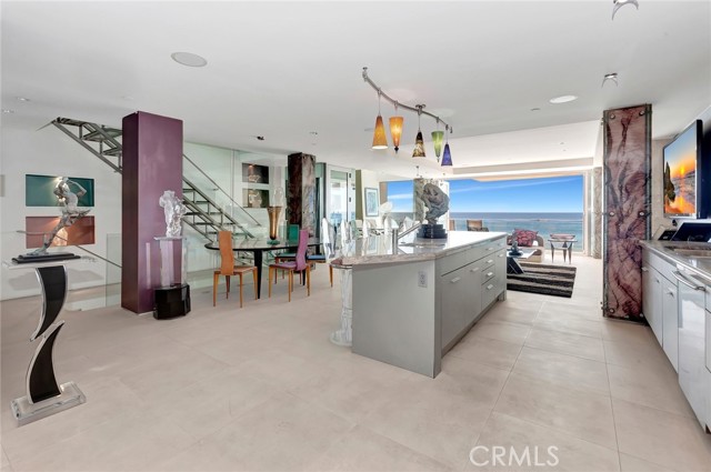 Detail Gallery Image 11 of 27 For 1261 Ocean Front, Laguna Beach,  CA 92651 - 2 Beds | 3/2 Baths