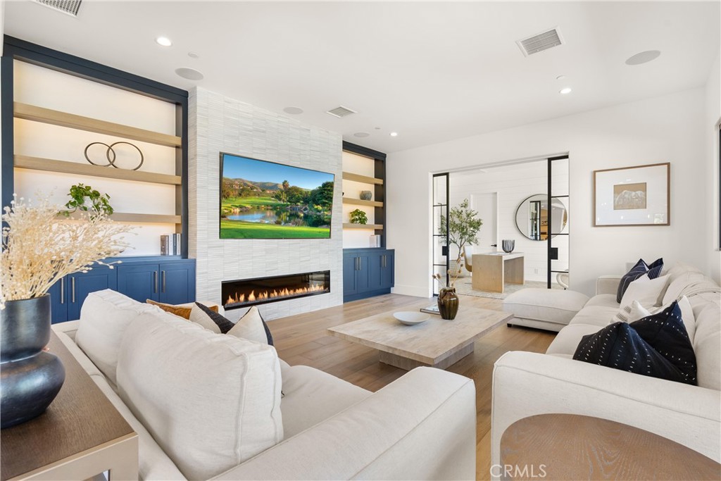 MLS #OC25251950 image #23