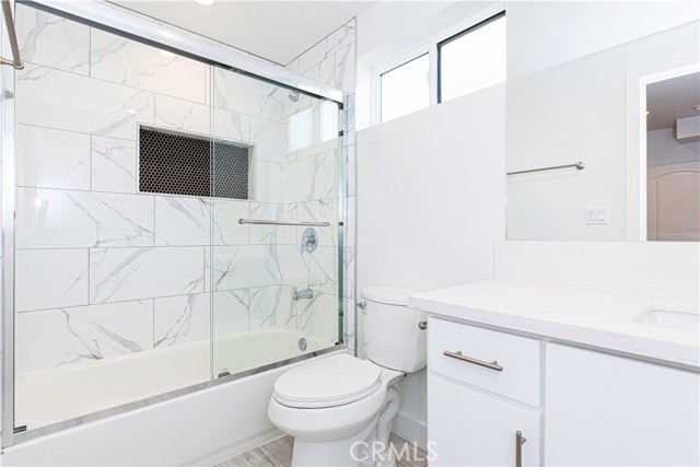 Detail Gallery Image 5 of 21 For 5912 1/2 N Tujunga Ave #1/2,  Los Angeles,  CA 91601 - 4 Beds | 4/1 Baths