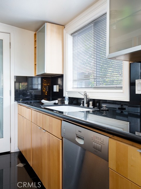 301 N Hudson Avenue, Pasadena CA: https://media.crmls.org/medias/37e83084-e4b1-4fb4-9aa5-de79ae4ca2cc.jpg