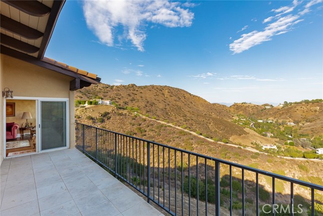 34 sage, Bell Canyon CA: https://media.crmls.org/medias/37e9cd17-aa70-4ff7-9d67-47b2152270d6.jpg