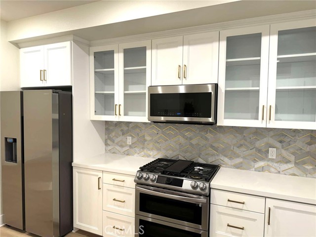 16450 Veterans Way, Tustin CA: https://media.crmls.org/medias/37e9f261-02a8-4f7c-8732-f3af323e82d6.jpg