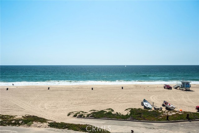 2208 The Strand, Manhattan Beach CA: https://media.crmls.org/medias/37eae643-b12b-45b4-9dde-7eaad351f36b.jpg