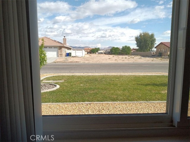 26930 Lakeview Drive, Helendale CA: https://media.crmls.org/medias/37eb16b0-5b65-4cb8-ad02-ef6ea2945196.jpg