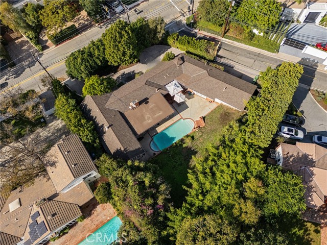 Detail Gallery Image 22 of 38 For 2072 Coldwater Canyon, Beverly Hills,  CA 90210 - 4 Beds | 4/1 Baths