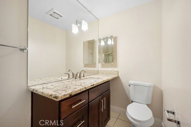 Detail Gallery Image 10 of 24 For 121 Sinclair Ave #206,  Glendale,  CA 91206 - 2 Beds | 2 Baths